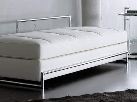 Day-time bed/reclining sofa by ClassiCon