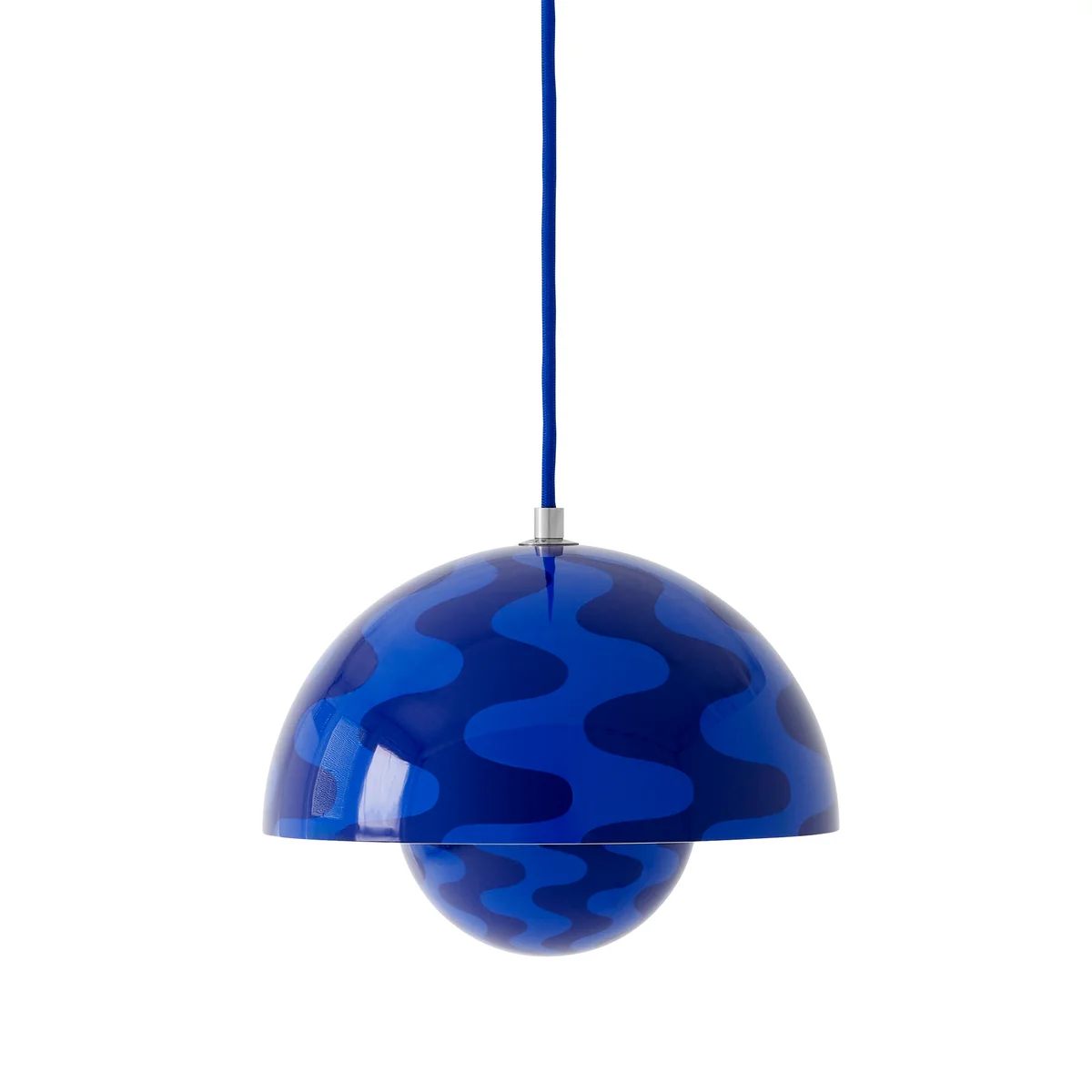 FlowerPot VP1 ブルーxホワイト & Tradition - FlowerPot Pendant light VP1 (colored) | Connox
