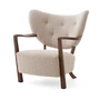 & Tradition - Wulff ATD2 Lounge Chair, walnut oiled / beige ( Karakorum 003 )
