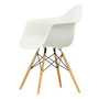 Vitra - Eames Plastic Armchair DAW (H 43 cm), yellowish maple / white, black felt glides (hard floor)