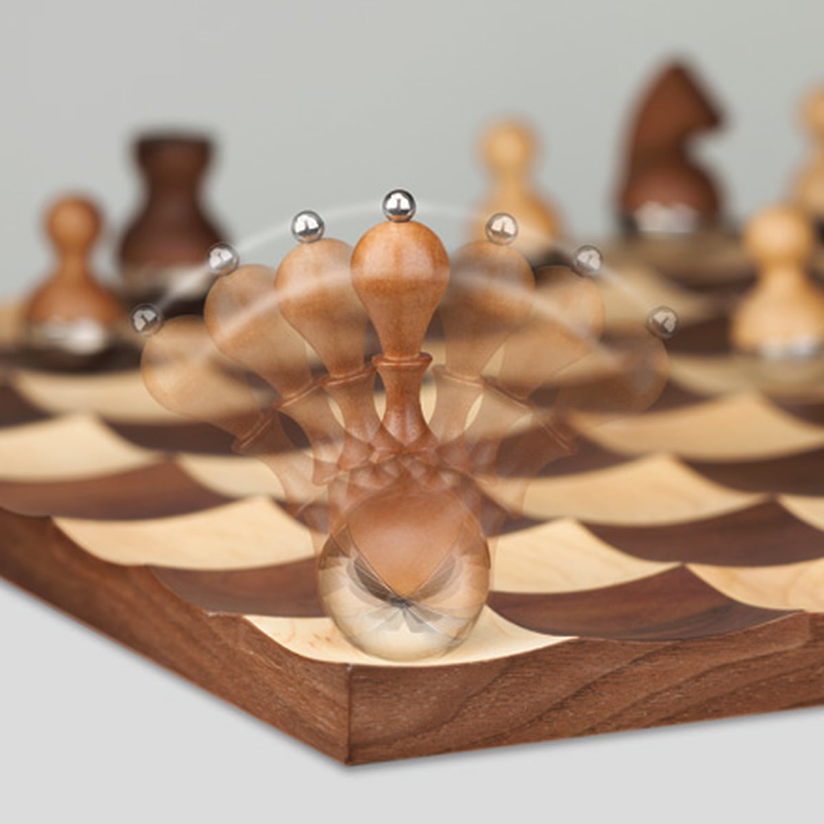  Umbra Wobble Chess Set : Everything Else