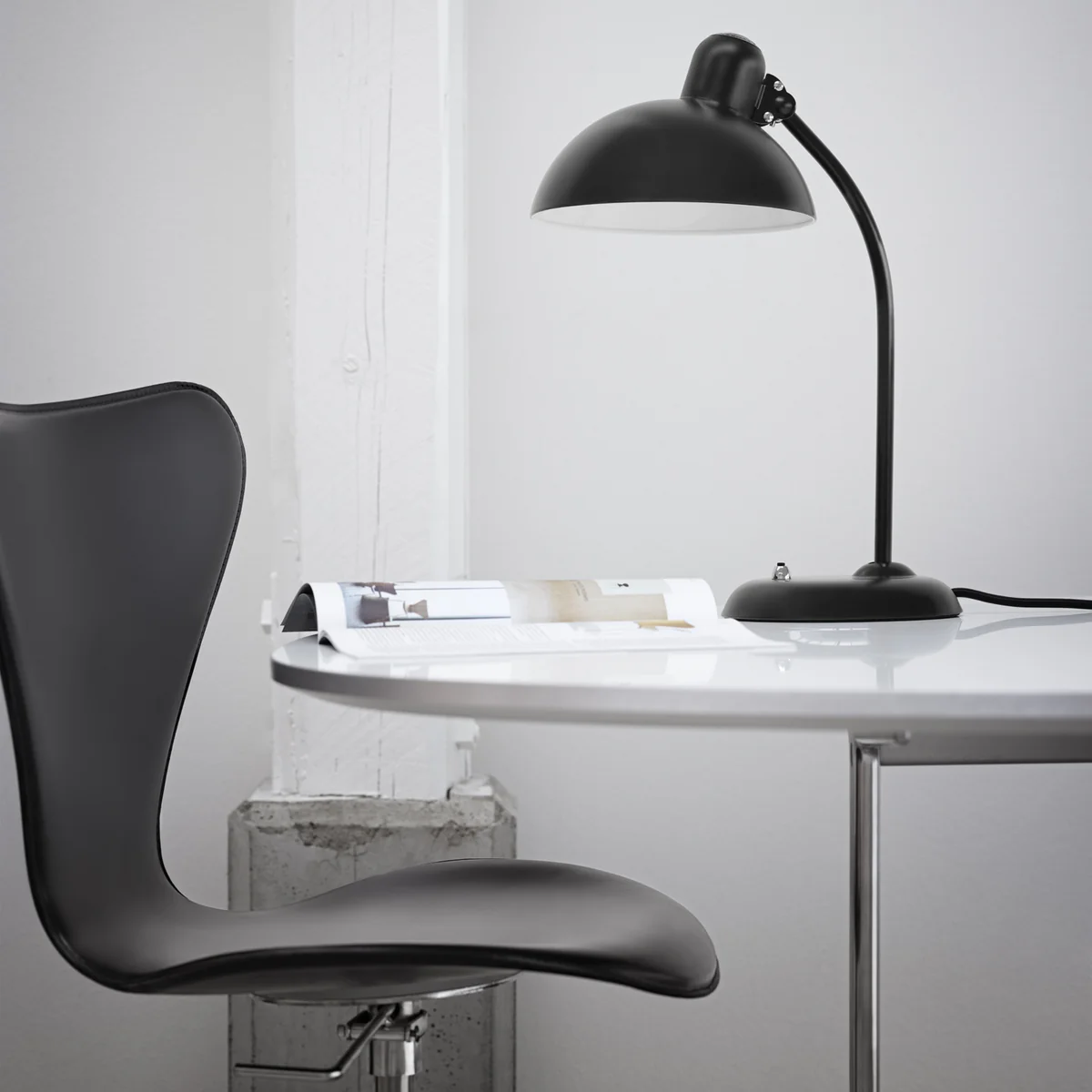 Fritz Hansen Kaiser Idell 6556-F ブラック正規品 カイザー イデル フロアランプ 6556-F / ブラックFRITZ HANSEN