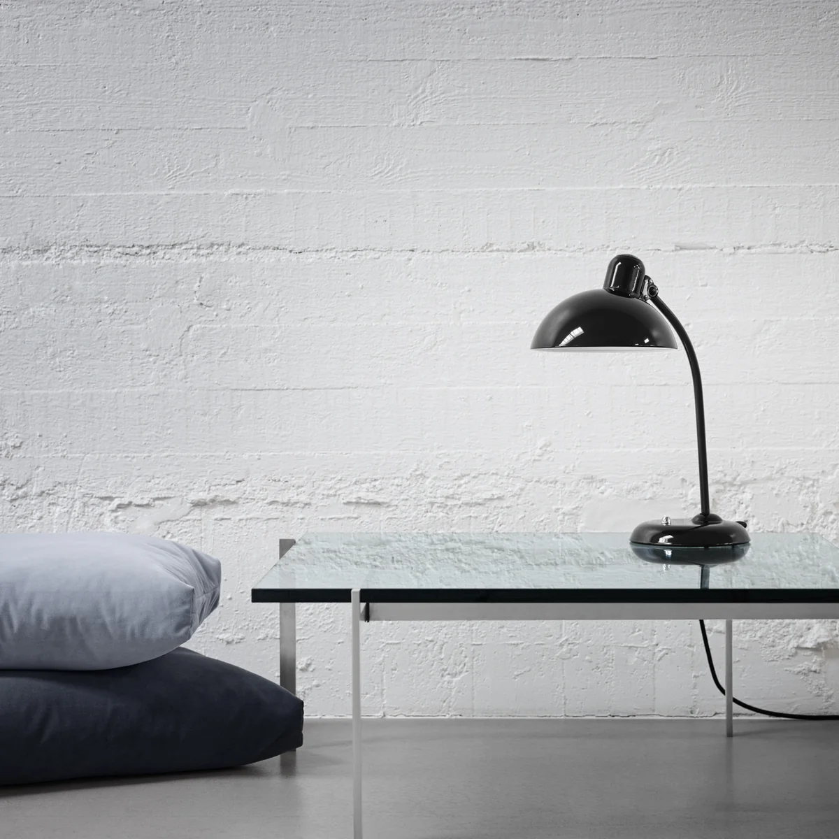 Fritz Hansen - KAISER idell 6556-T table lamp | Connox
