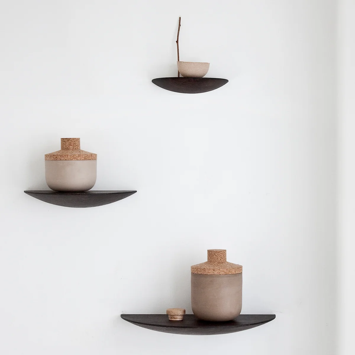 MENU Gridy Fungi Shelf 壁掛けオークシェルフS Audo Copenhagen Gridy Fungi Shelf by Menu Design now Audo