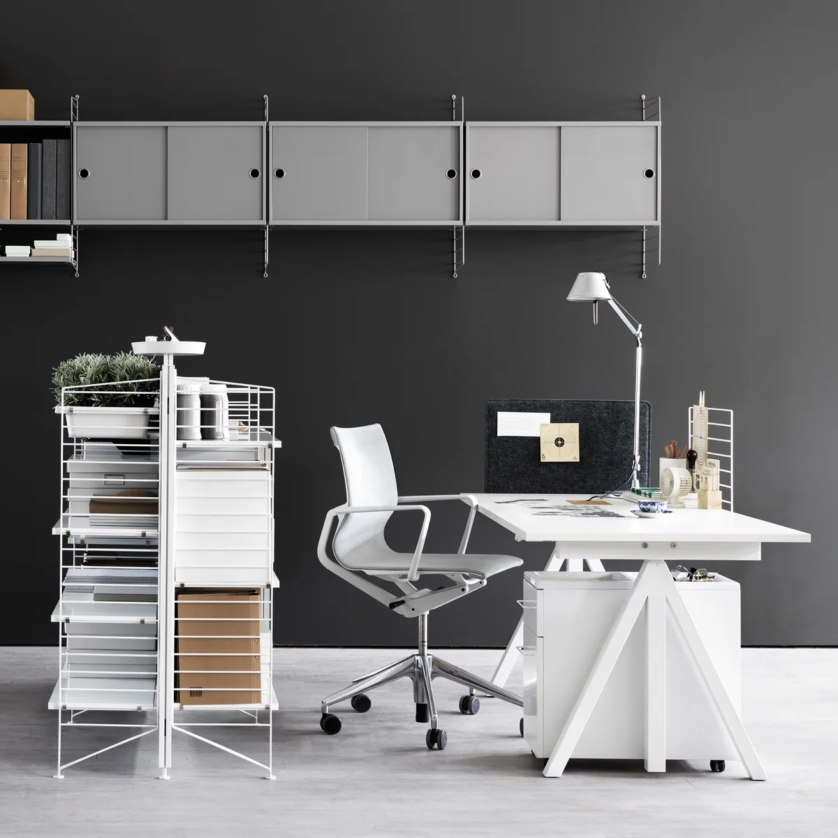 String - Works Table top | Connox