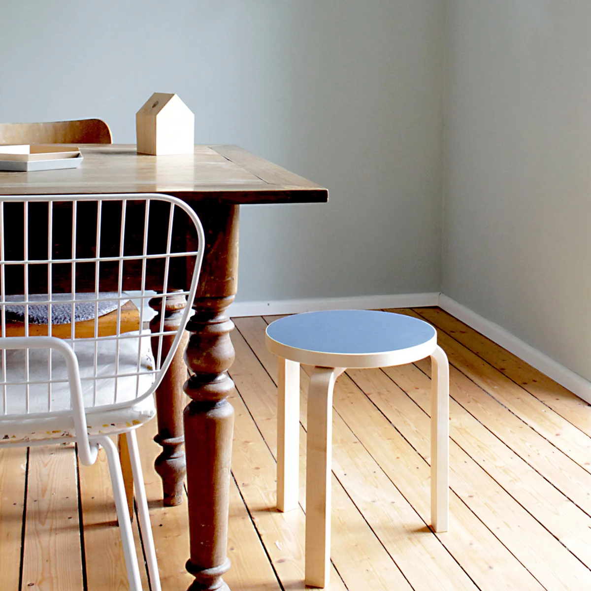 artek STOOL 60 (ホワイト) Artek - Stool 60 | Connox