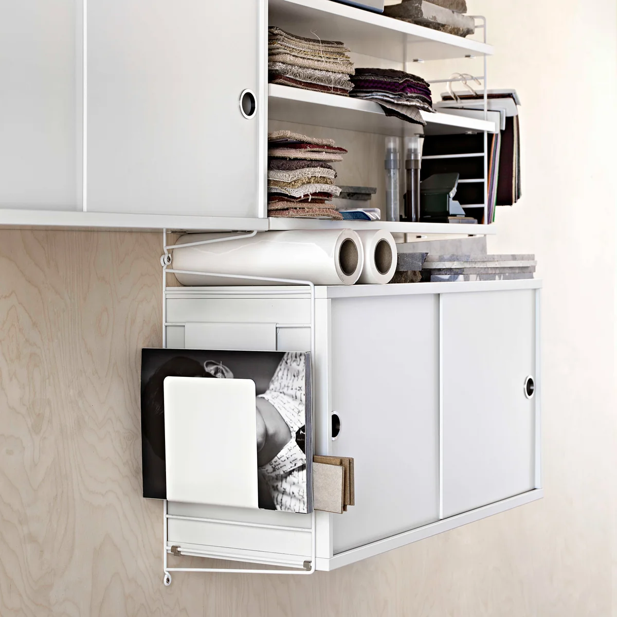 本棚・本収納 String System Cabinet String System Cabinet with swing door | String Furniture