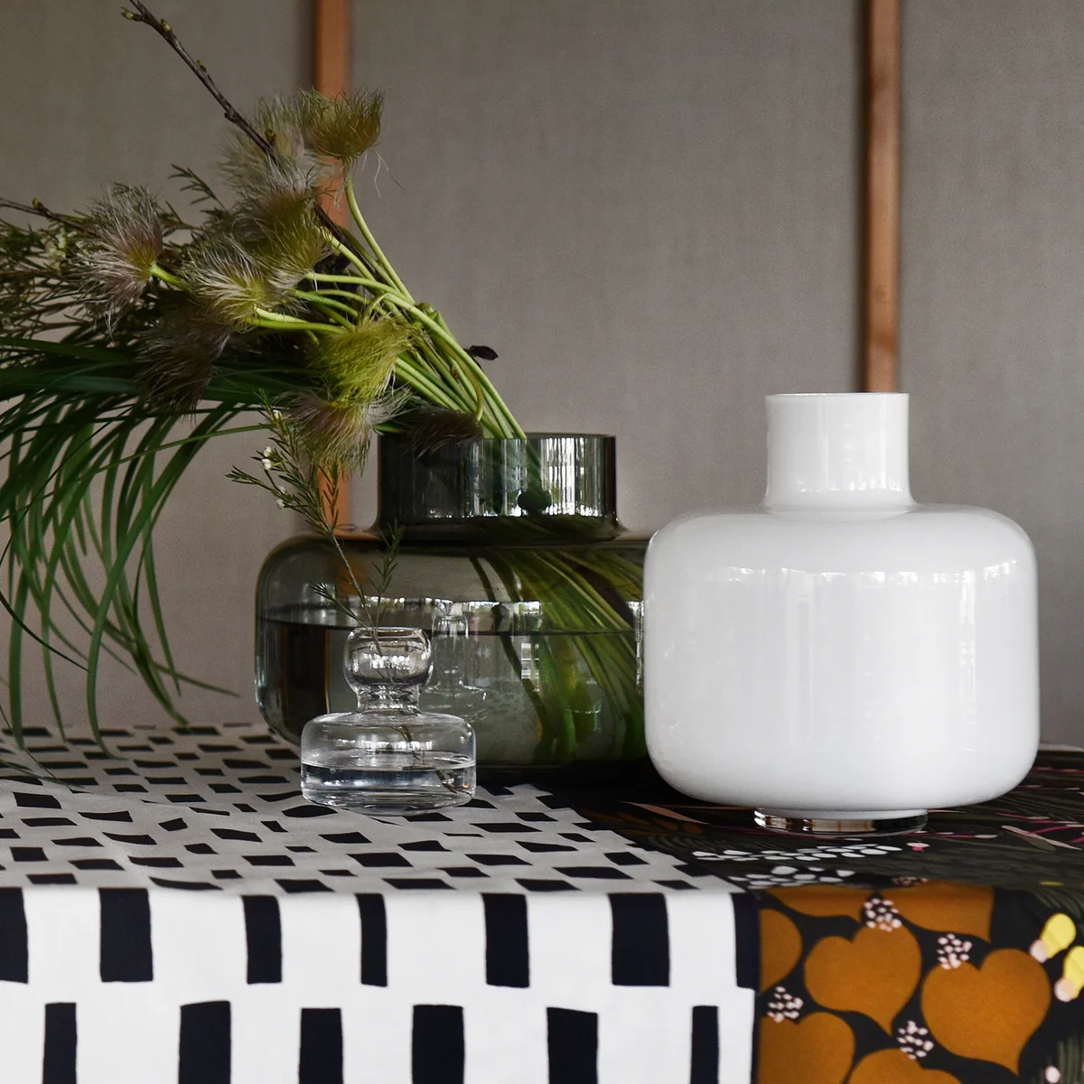 【連休お値下げ中】marimekko Urna 花瓶スモークグレー Marimekko - Urna Vase Ø 30 cm | Connox