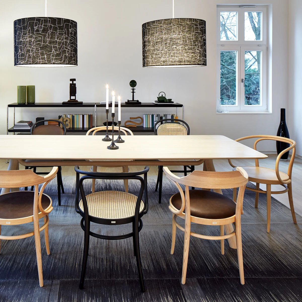 THONET チェア　黒 stoop | Bent Wood Chair No.811 “Prague” by Josef Hoffmann