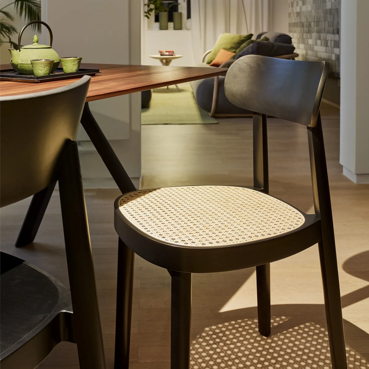 未使用品 正規品■THONET■2024年 14万円 118チェア ブラック-1 Thonet - 118 Chair | Connox