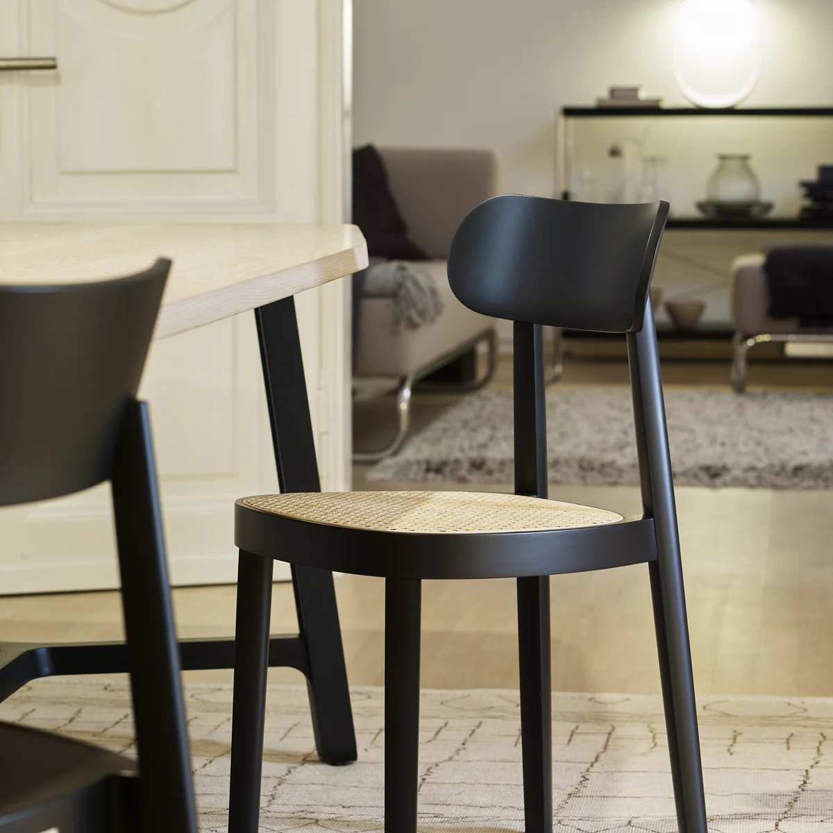 未使用品 正規品■THONET■2024年 14万円 118チェア ブラック-1 Thonet - 118 Chair | Connox