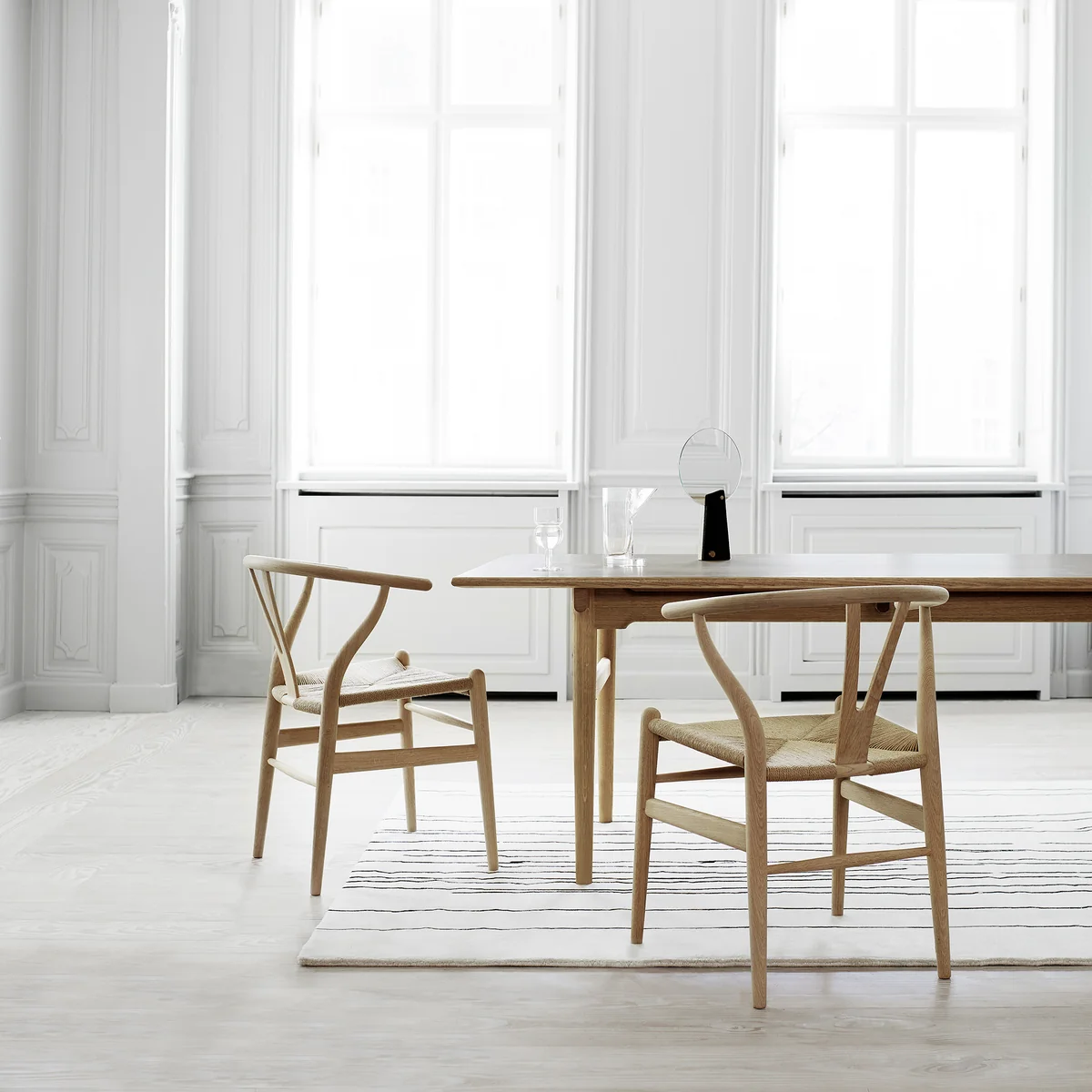 Carl Hansen - CH327 Dining table | Connox