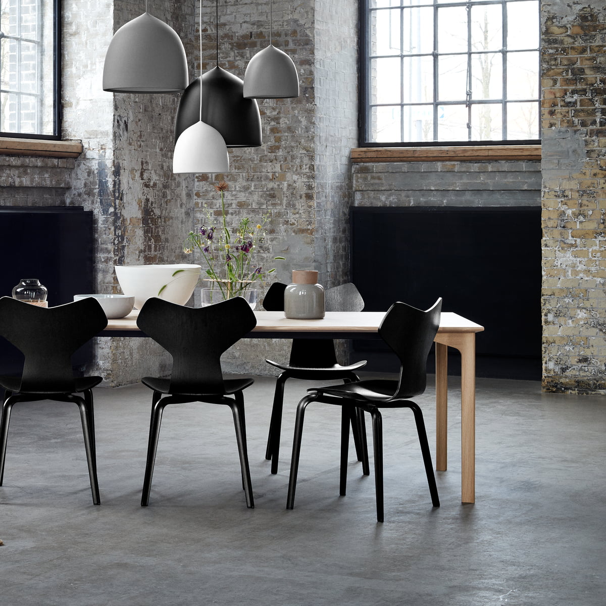 Fritz Hansen GRAND PRIX CHAIR ブラック Fritz Hansen - Grand Prix Chair | Connox
