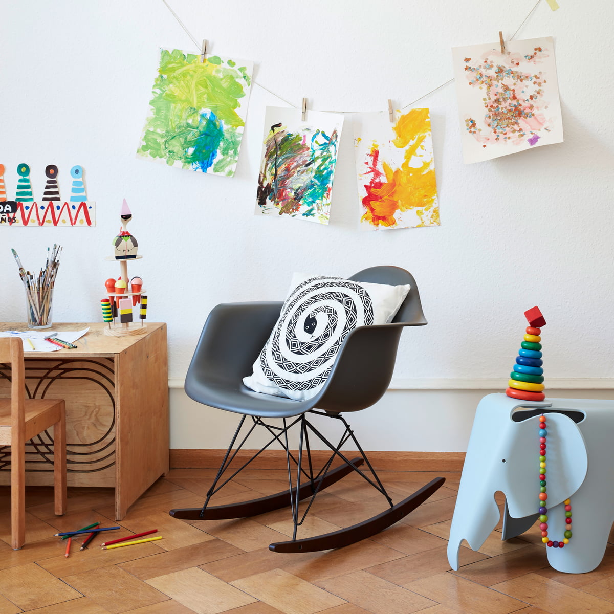 Vitra - Eames Plastic Armchair RAR | Connox