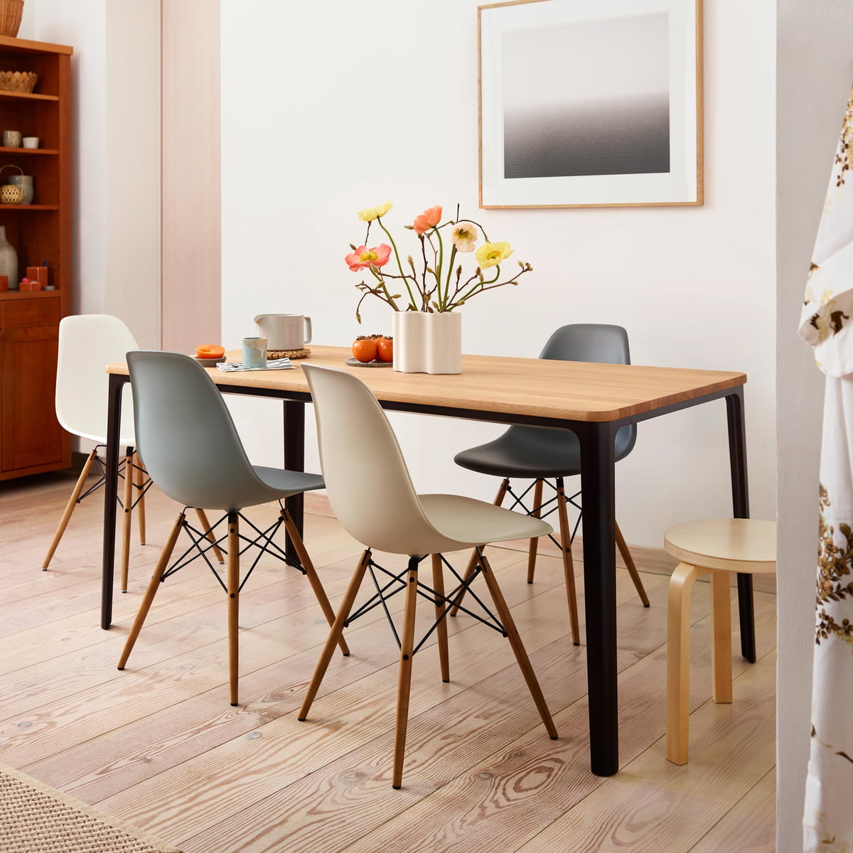 eames dining room chairs