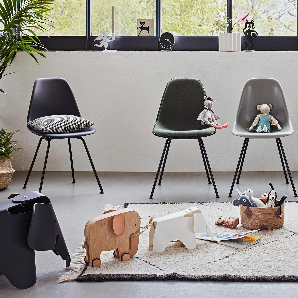 Vitra - Eames Plastic Side Chair DSX | Connox