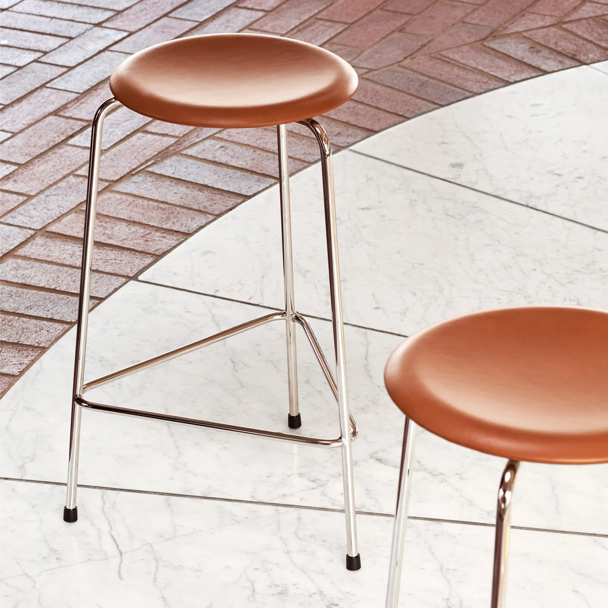 新品 未使用 AURALEE FRITZ HANSEN DOT STOOL High Dot Stool - 3-Legs – Danish Design Store