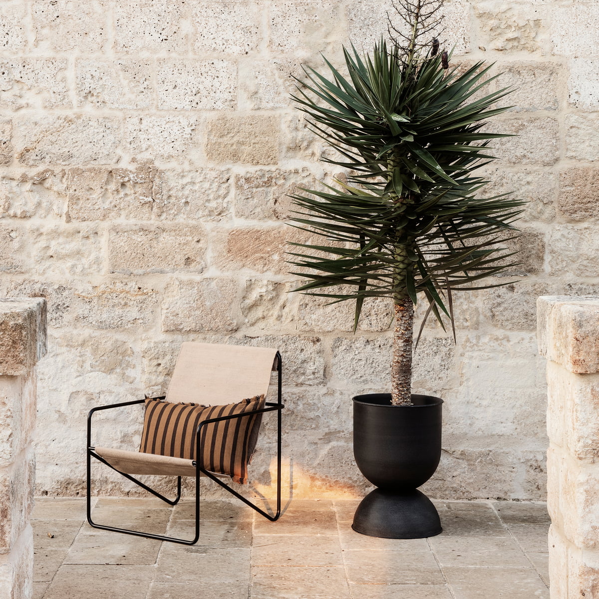 その他 ferm living Ferm Living - Hourglass flower pot | Connox