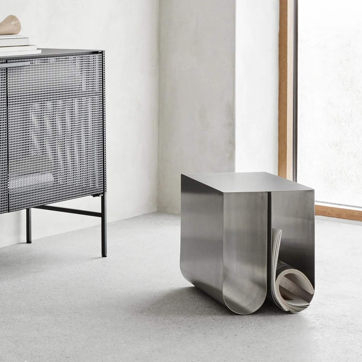 Kristina dam studio - Curved side table | Connox