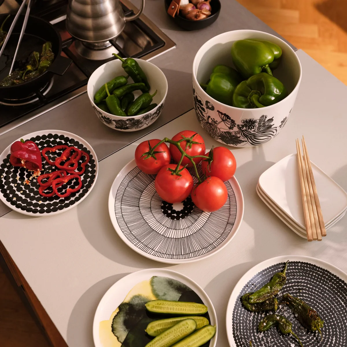 marimekko　CO-CREATED トレイ　marimekko Marimekko - Oiva Siirtolapuutarha plate Ø 25 cm | Connox