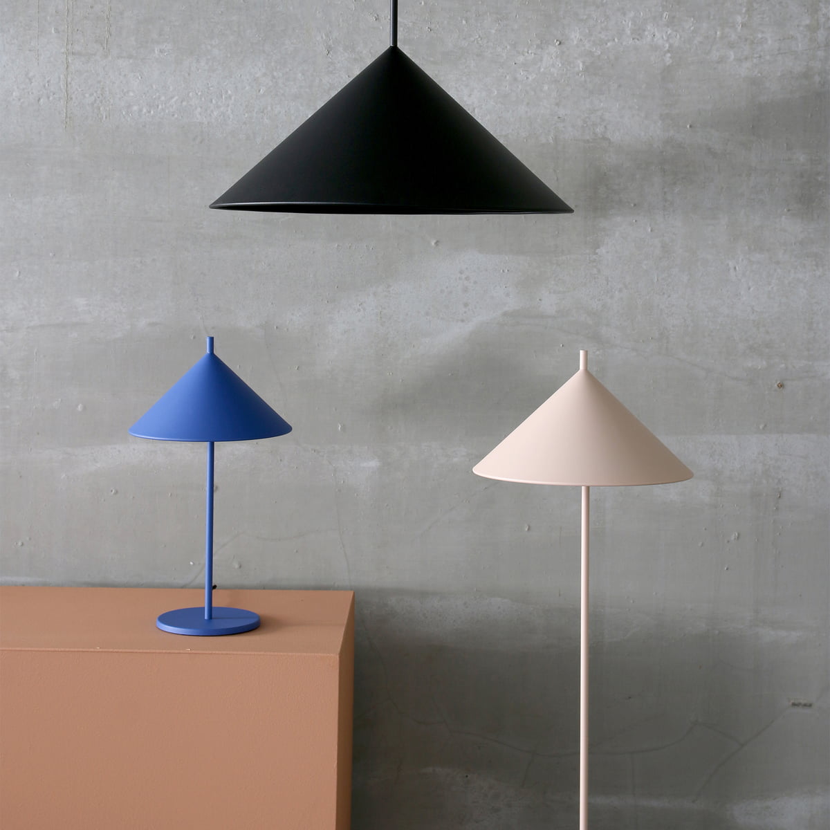 Blauw bibliothecaris glans Hkliving - Triangle table lamp | Connox