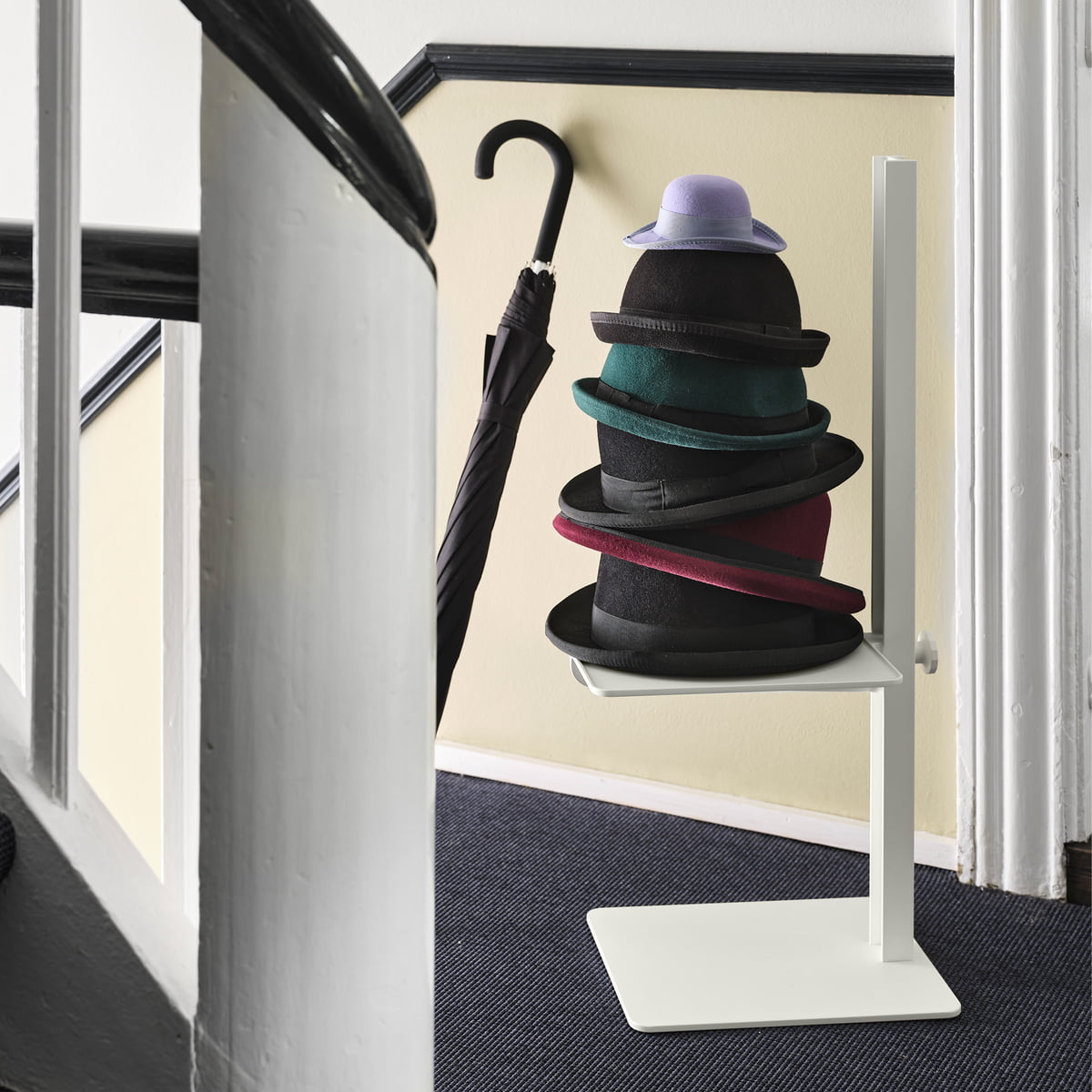 String - Museum Sidetable | Connox
