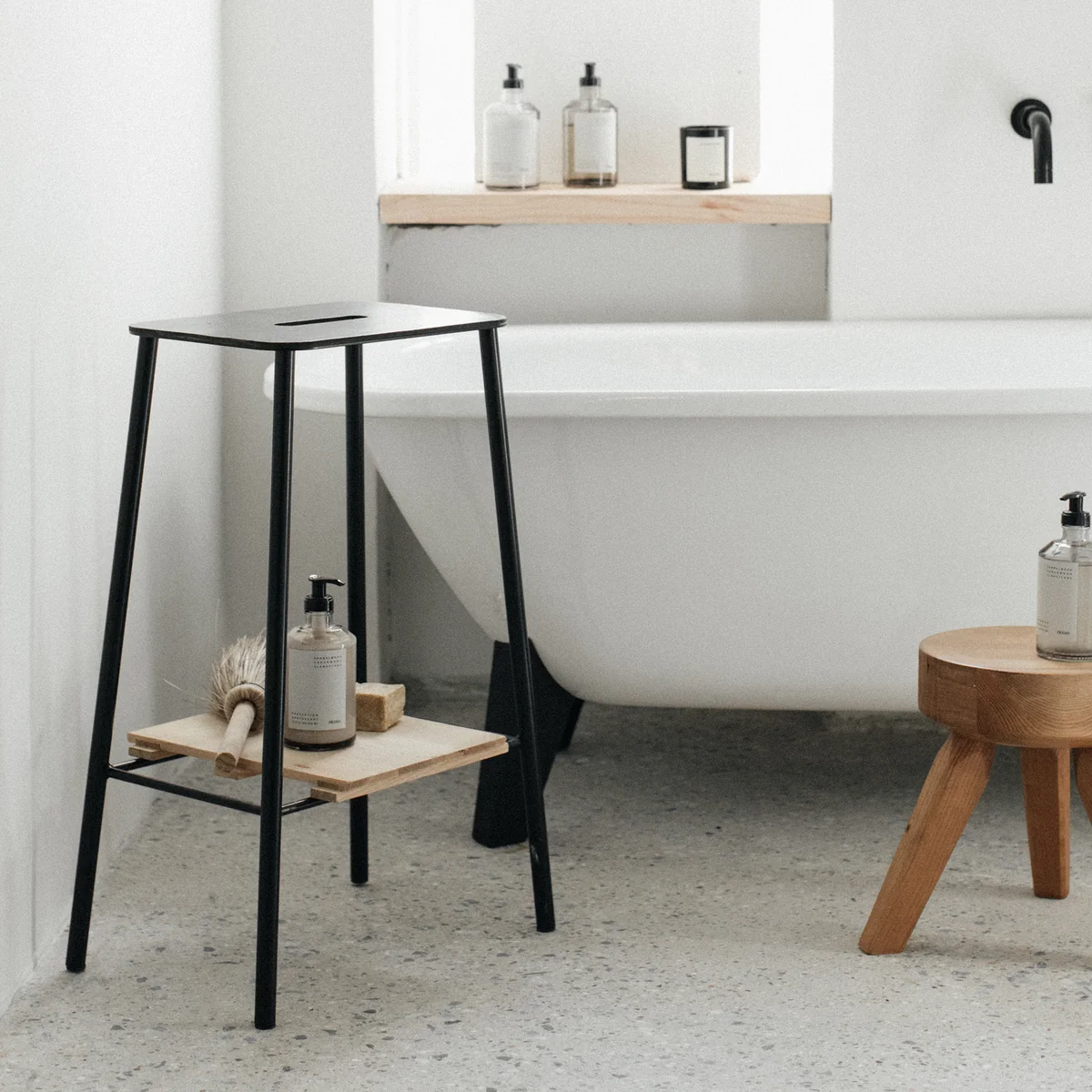 FRAMA アダム スツール ロースチール／ナチュラルレザー H50 Adam Stool | Black / Oak | H50 – FRAMA