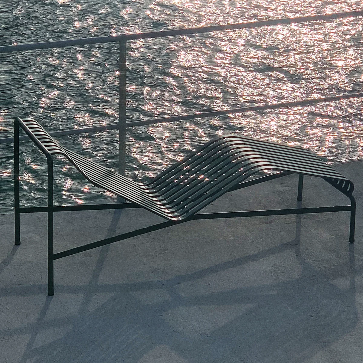 HAY PALISSADE CHAIR 2脚セット　ブラック PALISSADE CHAIR｜北欧デンマーク インテリアブランドの通販