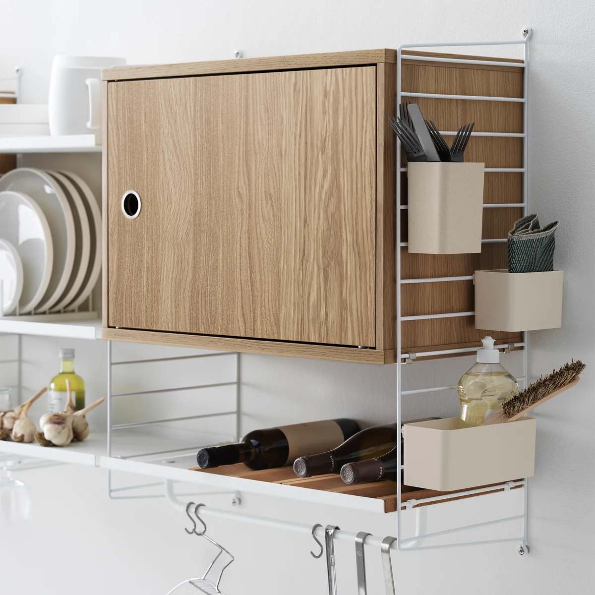 本棚・本収納 String System Cabinet String System Cabinet with swing door | String Furniture