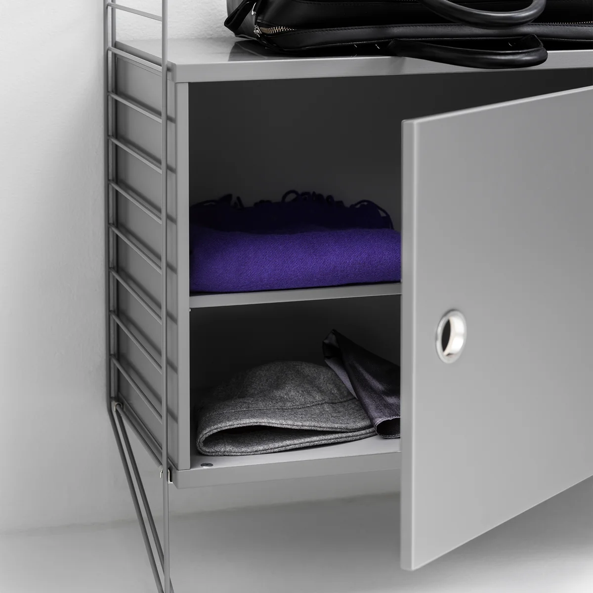 String - Cabinet module with door | Connox