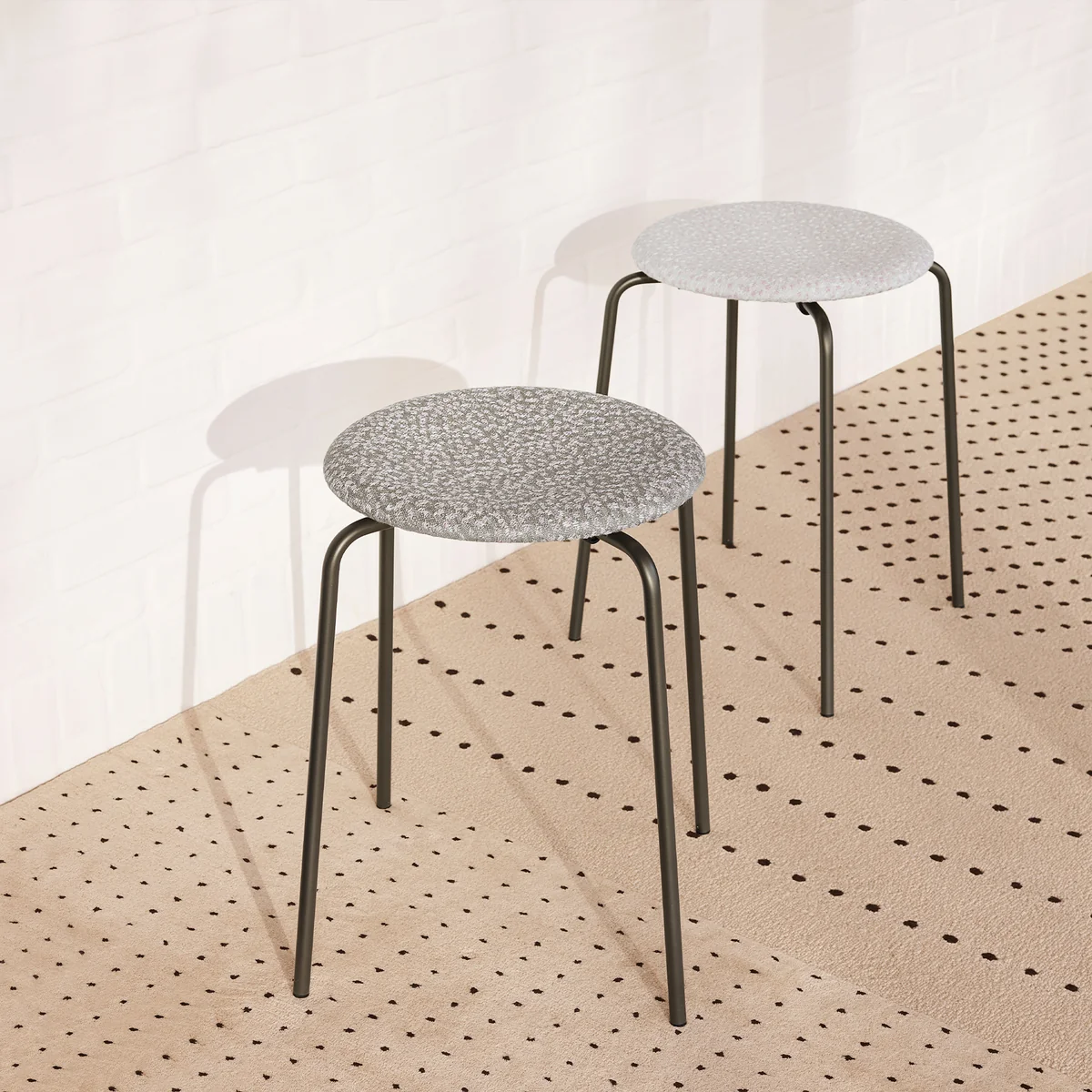 新品 未使用 AURALEE FRITZ HANSEN DOT STOOL High Dot Stool - 3-Legs – Danish Design Store
