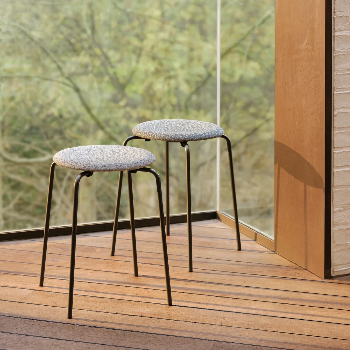 新品 未使用 AURALEE FRITZ HANSEN DOT STOOL Fritz Hansen - Dot Stool | Connox