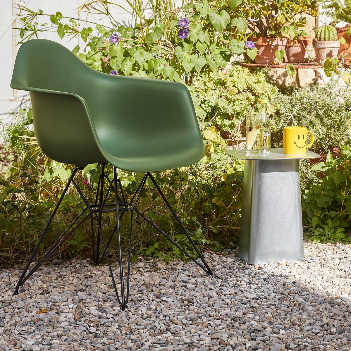 Vitra - Metal Side Table Outdoor | Connox