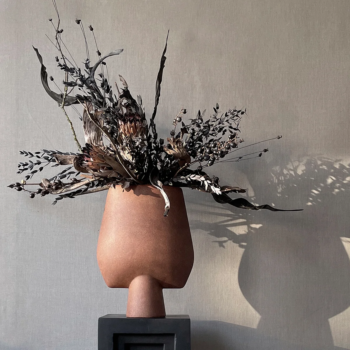 101 COPENHAGEN フラワーベース 花瓶 Sphere Vase 101 COPENHAGEN Sphere Vase Tall - Dark Grey 花器 フラワー
