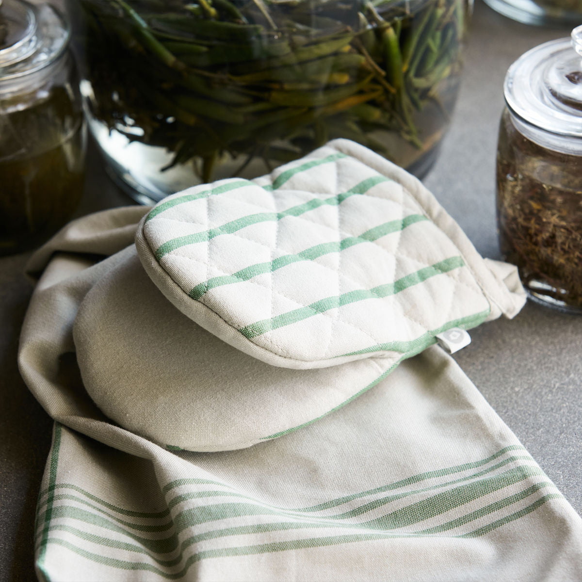 Organic Cotton Oven Mitts On Sale - A Greener Kitchen