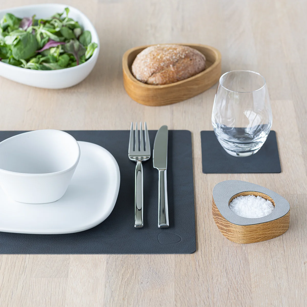 Placemat Square M from Lind DNA in the version Nupo black