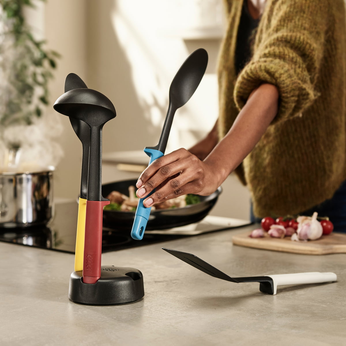 Joseph Joseph Can-Do Compact Can Opener, Furniture & Home Living,  Kitchenware & Tableware, Knives & Chopping Boards on Carousell