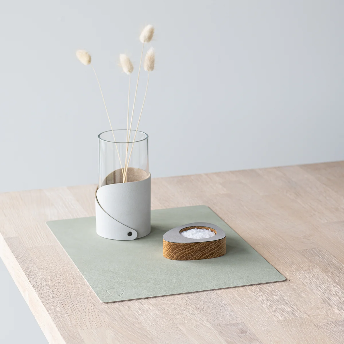 Placemat Square M from Lind DNA