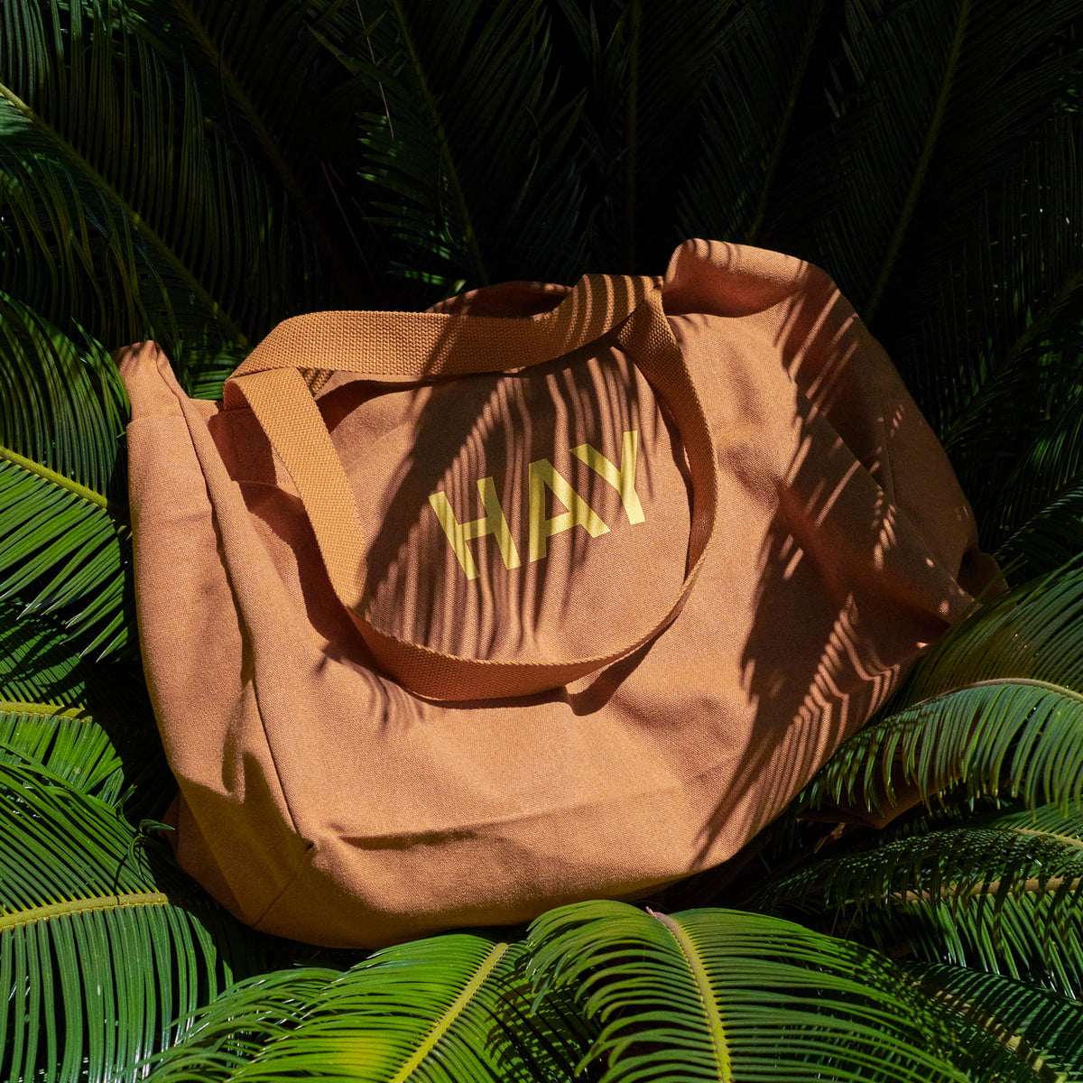 HAY WEEKEND BAG NO 2 トフィー Weekend Bag No 2 bag S 26x56 cm from HAY - NordicNest.com