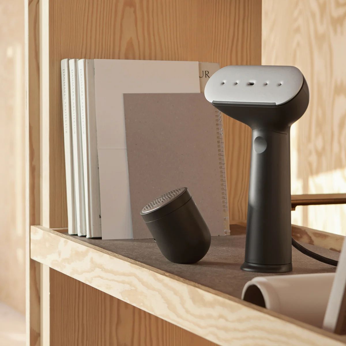 衣類ケア家電 STEAMERY Cirrus 3 Iron Steamer Steamery Cirrus 3 Iron Steamer | The Container Store