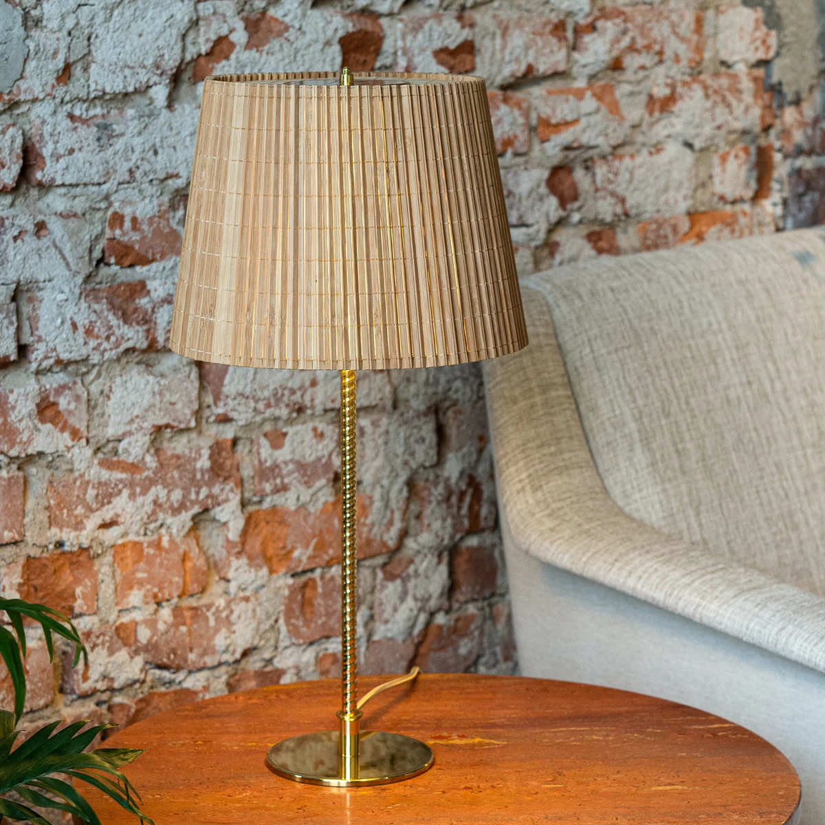 Gubi -9205-table-lamp-bamboo-brass-A2