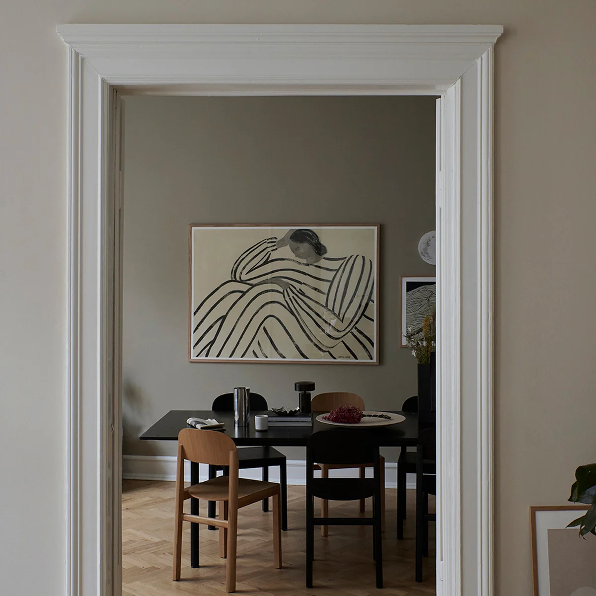 【フレーム付】 50×70cm THE POSTER CLUB Waiting The Poster Club - Waiting by Sofia Lind | Connox