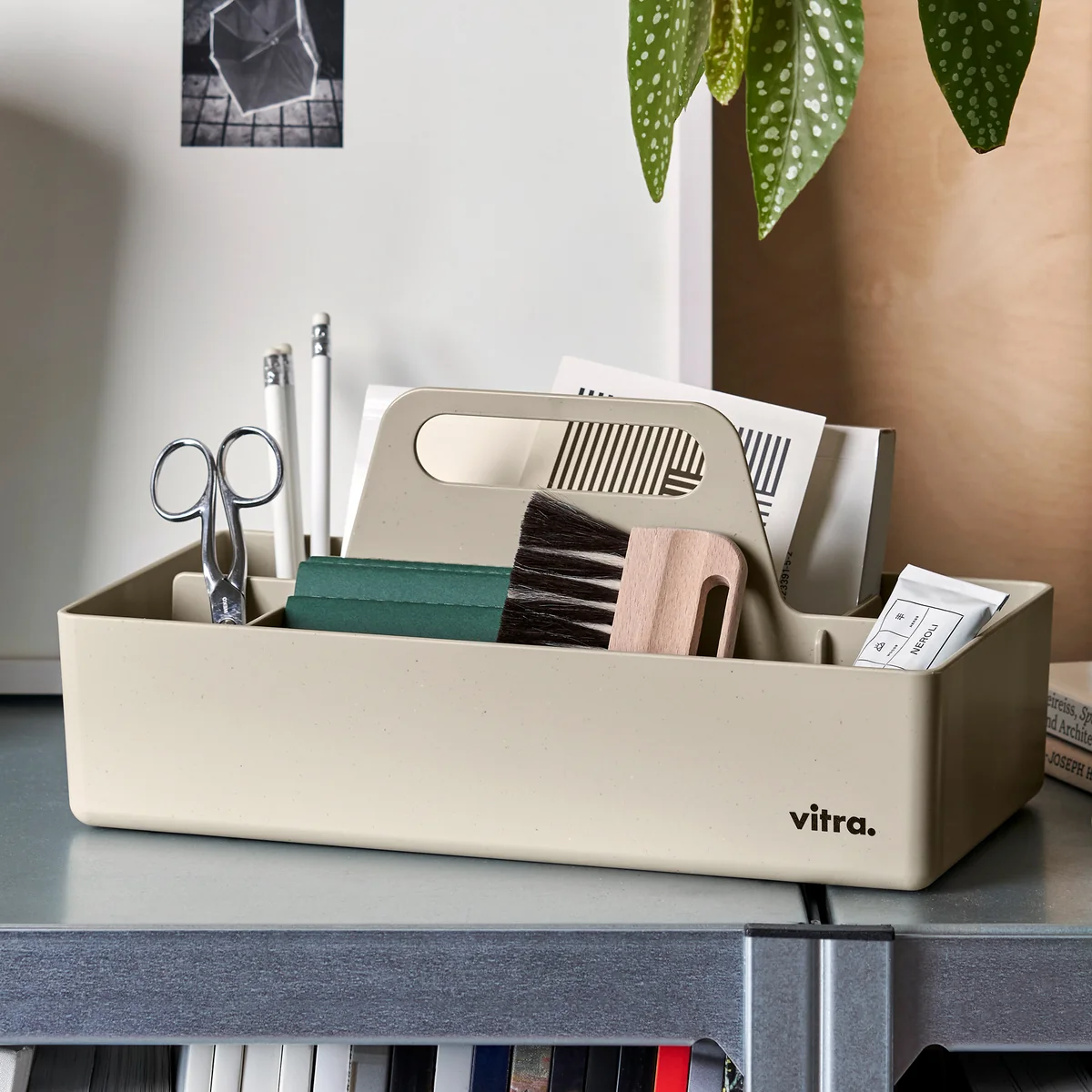 vitra. ツールボックス　モスグレー Vitra（ヴィトラ）TOOLBOX RE（ツールボックスRE）モスグレー