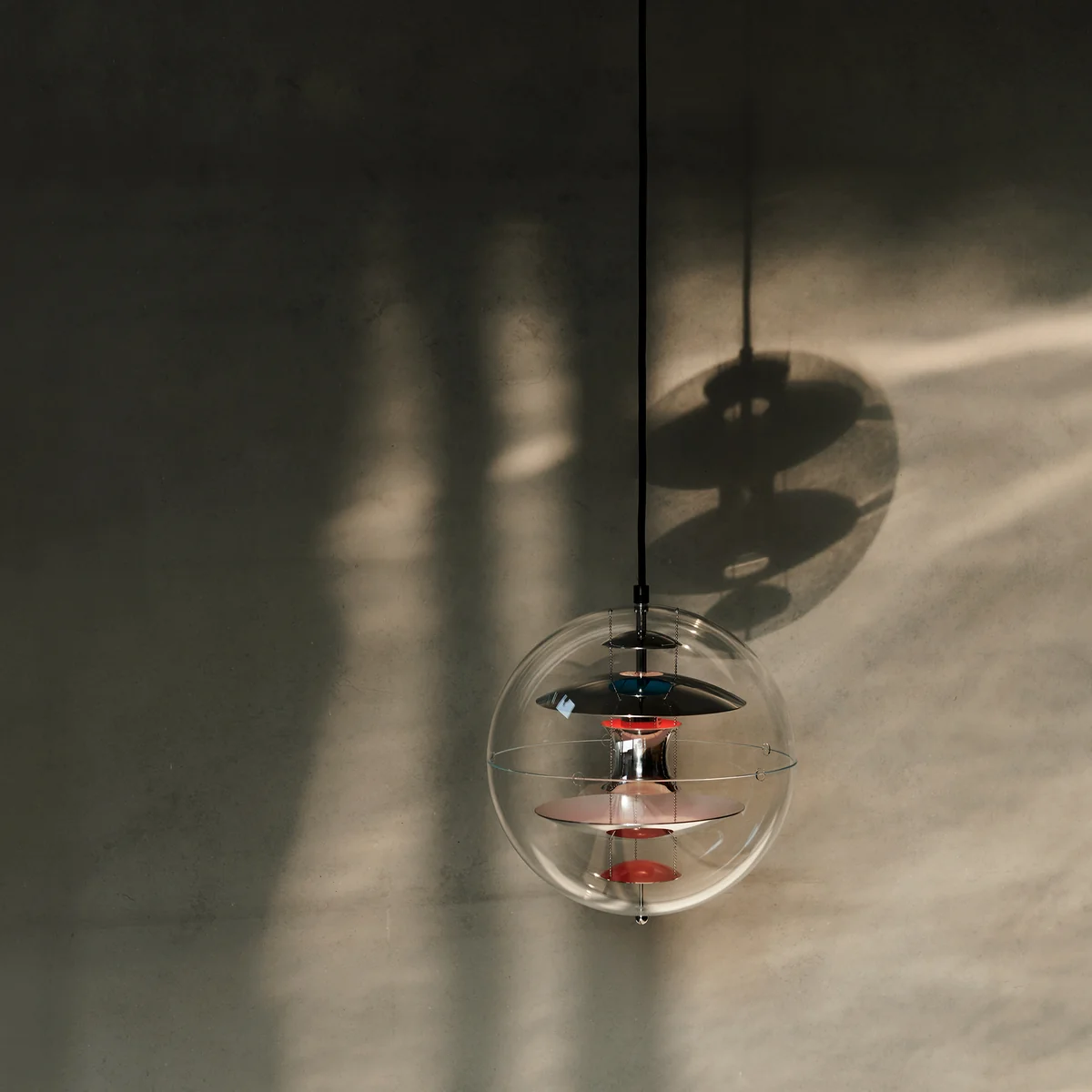 Verpan - VP Globe Pendant light | Connox