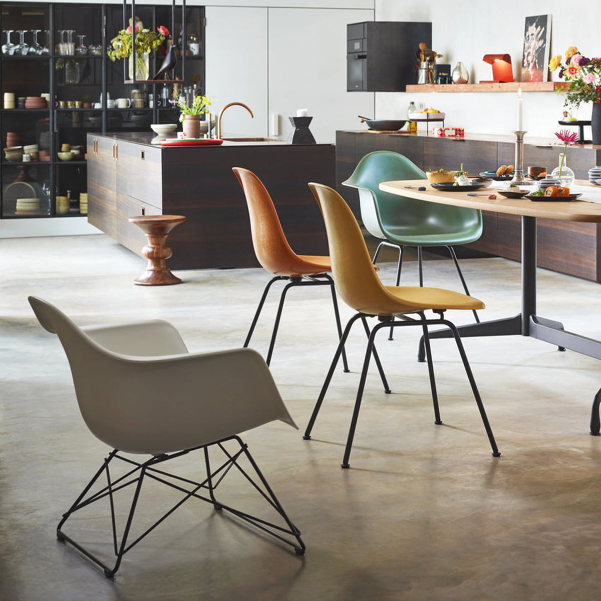 Vitra - Eames Plastic Armchair LAR | Connox