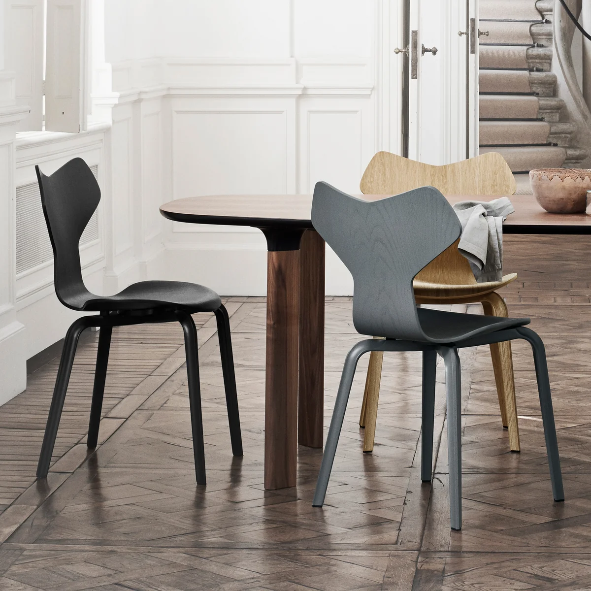 Fritz Hansen GRAND PRIX CHAIR ブラック Fritz Hansen Grand Prix Upholstered Task Chair - 2Modern