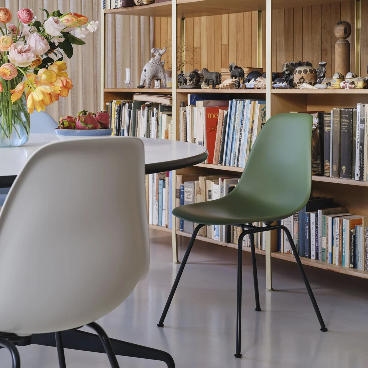 Vitra - Eames Plastic Side Chair DSX | Connox