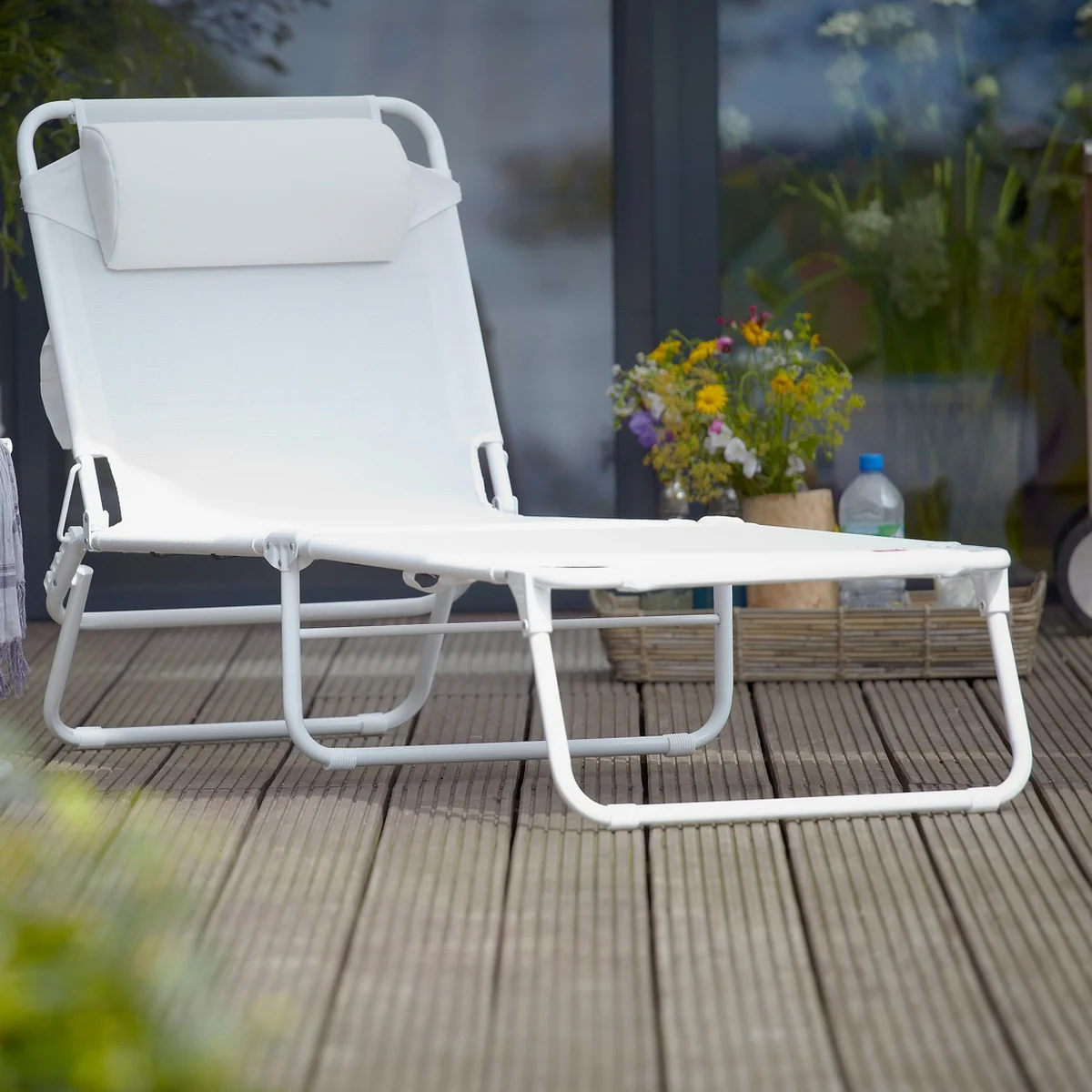 Tripod lounger Amigo 40+ with armrest from Fiam