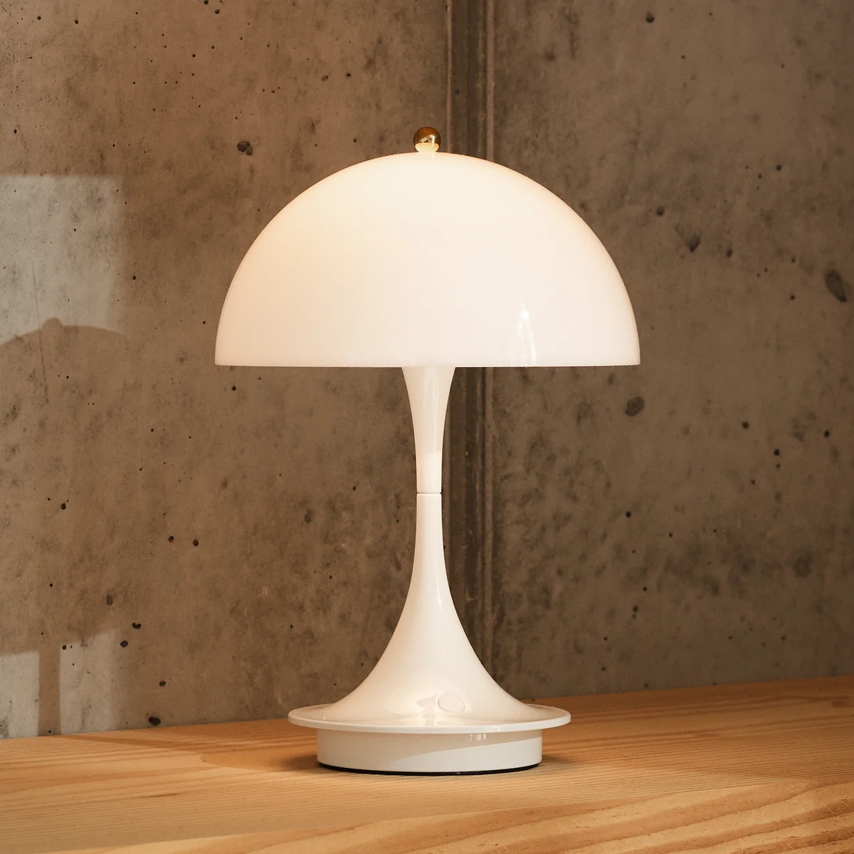 テーブルスタンド louis poulsen - Louis Poulsen Panthella Portable Panthella Portable Table Lamp | Buy Louis Poulsen online at A+R