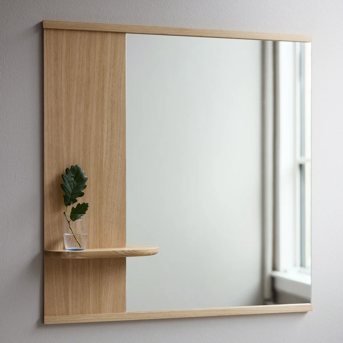 MOEBE WALL MIRROR（ムーべ）
ウォールミラー　３０ＣＭ　ブラス Tall Wall Mirror | Designed by MOEBE – moebe.dk